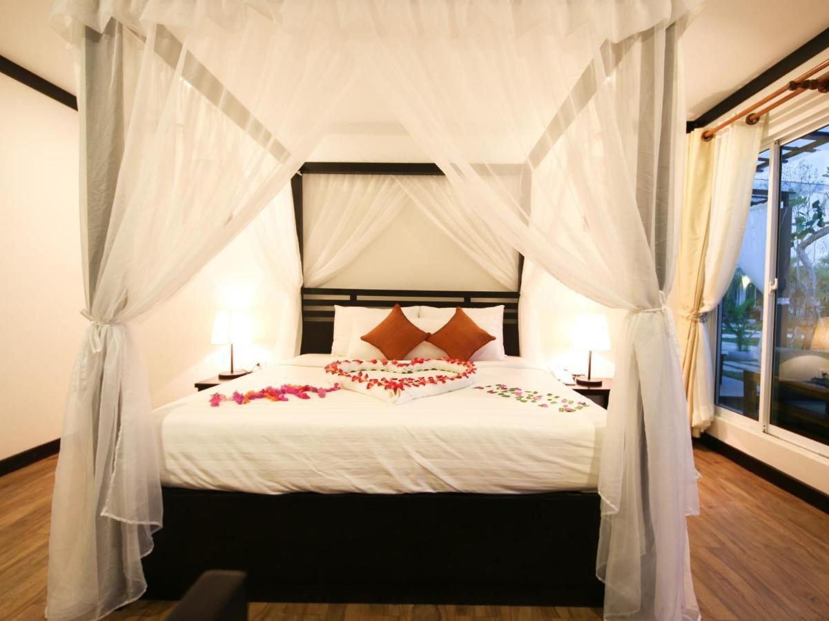 Twin Palms Resort Сіануквіль Екстер'єр фото